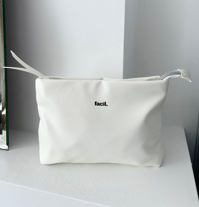 TROUSSE.